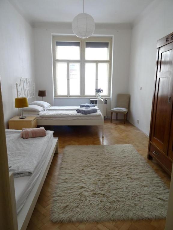 Garden Apartment On Art Nouveau Street In Central Praha Eksteriør bilde