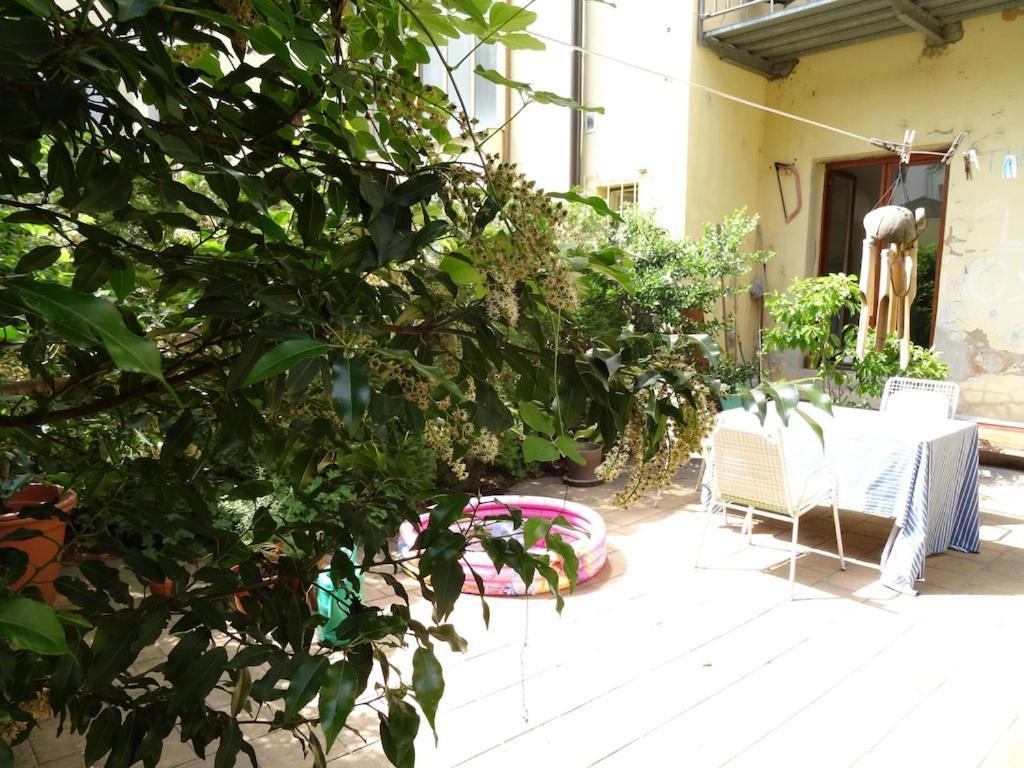 Garden Apartment On Art Nouveau Street In Central Praha Eksteriør bilde